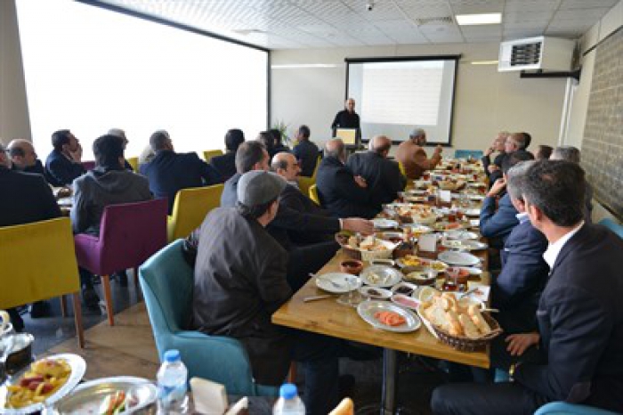 Muhtarlardan Başkan Korkut’a memnuniyet plaketi