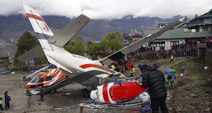 Nepal’de yolcu uçağı helikoptere çarptı 3 ölü, 4 yaralı