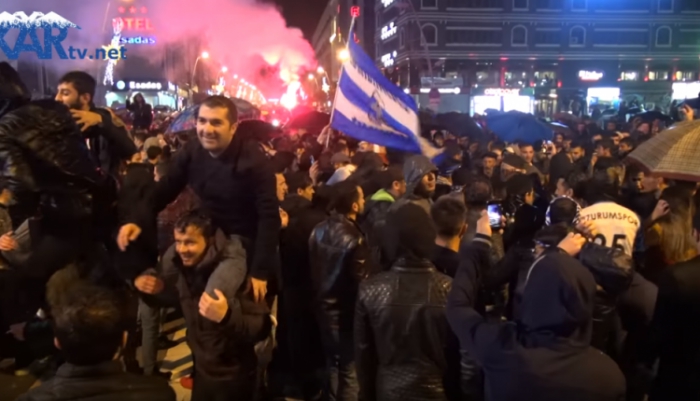 O Gece Yağmur Çamur Demeden Unutulmayan Anları Erzurum>>Tıkla İzle