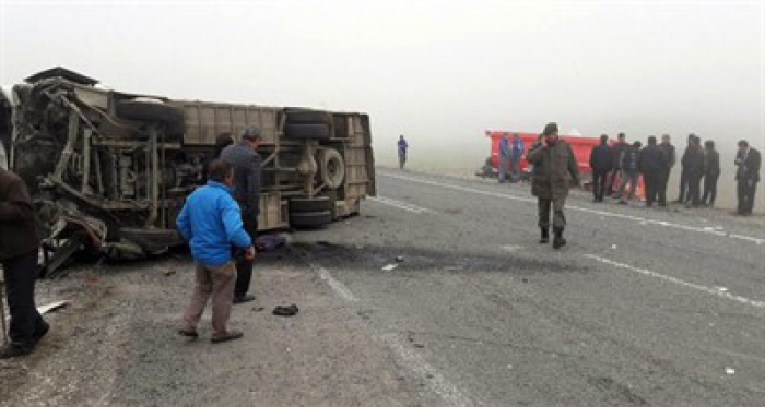 Öğrenci servisi ile tır çarpıştı: 1 ölü, 11 yaralı