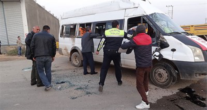 Öğrenci servisi kaza yaptı! 15 yaralı