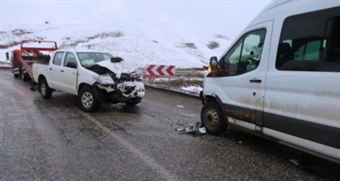 Öğrenci servisi kaza yaptı: 17 yaralı