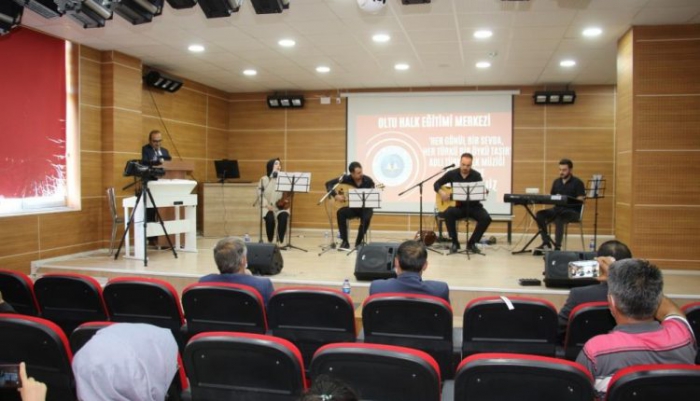 Oltu’da öğretmenlerden müzik ziyafeti