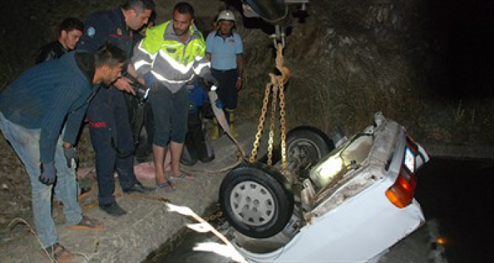 Otomobil sulama kanalına uçtu: 1 kişi kayıp