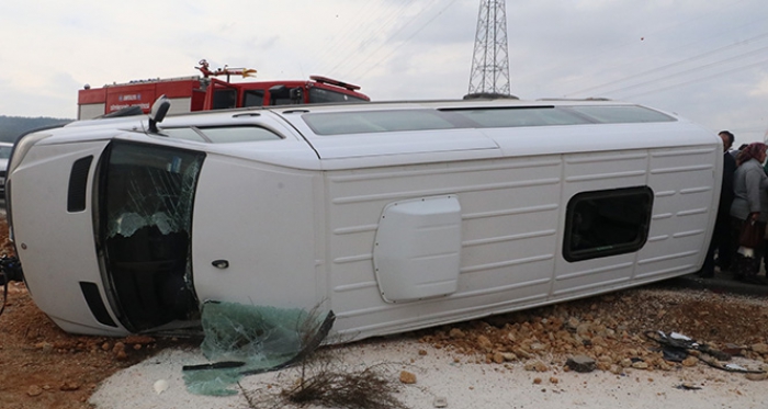 Özel öğrencileri taşıyan servis kaza yaptı: 9 yaralı