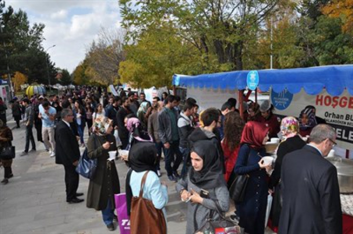 PALANDÖKEN BELEDİYESİ, ATATÜRK ÜNİVERSİTESİNE AŞURE İKRAM ETTİ