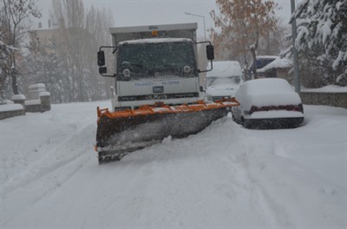 Palandöken Belediyesi’nden kar yağışına anında müdahale