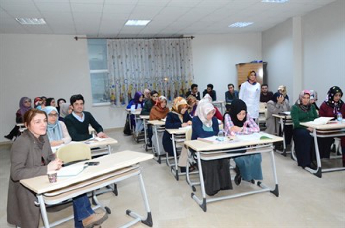 Palandöken Belediyesi’nin açtığı hasta kabul kursu gençlere iş umudu oldu