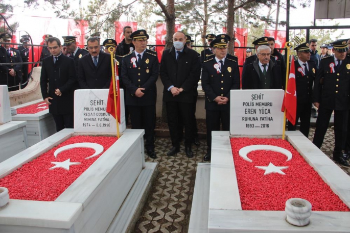 Polis Haftası’nda şehitler mezarları başında anıldı