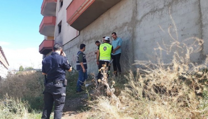 Polis metruk binaları taradı