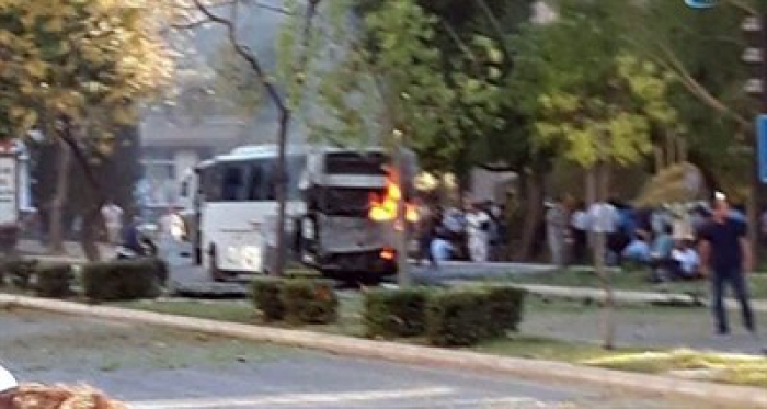 Polis servis aracına bombalı saldırı! Çok sayıda polis memuru yaralı