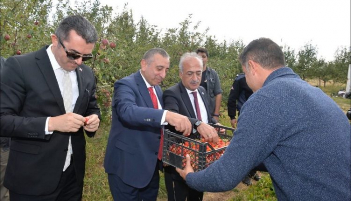 Rektör Çomaklı hükümlülerin yetiştirdiği ürünleri inceledi