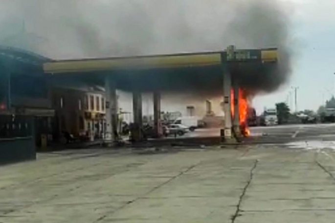 Şanlıurfa'da akaryakıt istasyonunda korkutan yangın kamerada