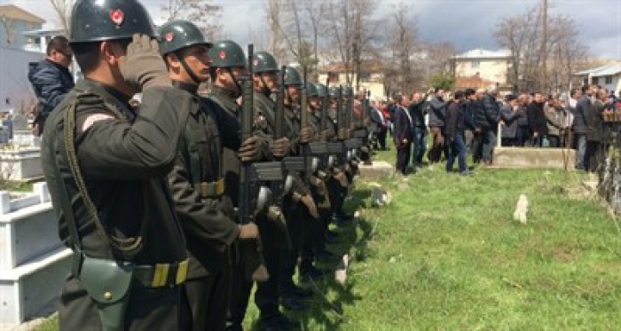 Şehidin cenazesinde askerler gözyaşlarına hakim olamadı