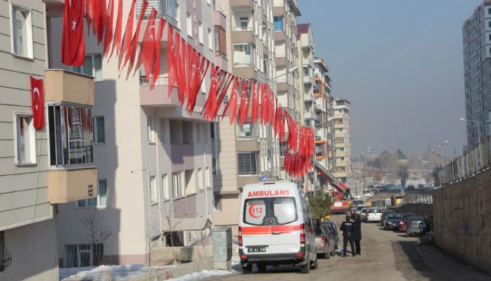 Şehidin Erzurum’daki evi Türk bayraklarıyla donatıldı