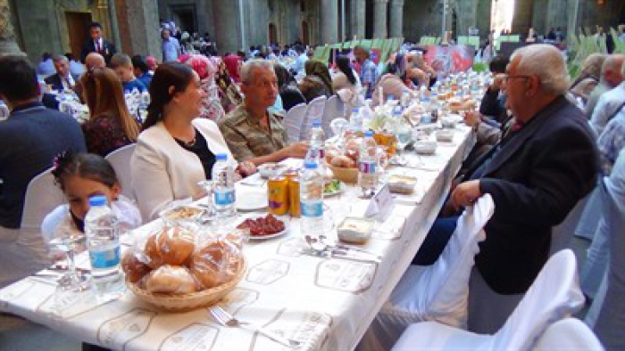 Şehit aileleri ve Gaziler onuruna yemek verildi