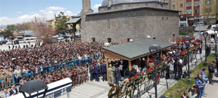 Şehit özel harekat polisi Erzurum’da son yolculuğuna uğurlandı