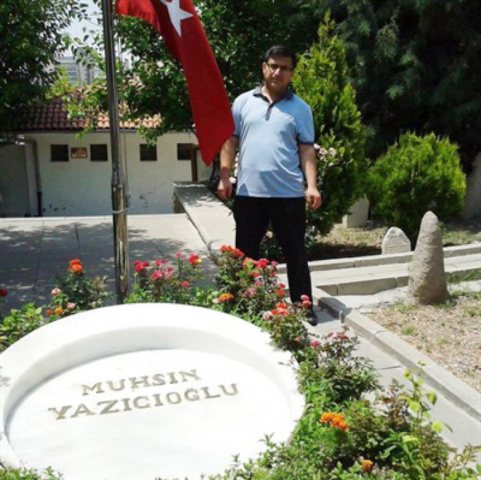 Şehit polisten geriye Yazıcıoğlu'nun mezarı başında çektiği fotoğrafı kaldı