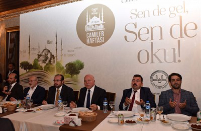 Sekmen: “Vahdet olup Kur’an-ı Kerim’e daha çok sarılalım”