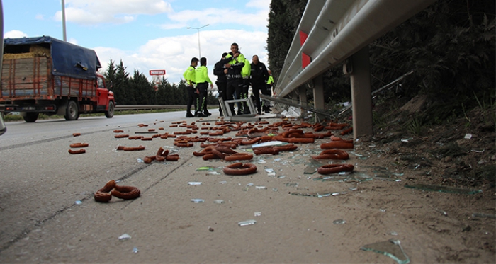 Seyyar tatlı arabası ile girdiği D100’de otomobilin çarptığı çocuk ağır yaralandı