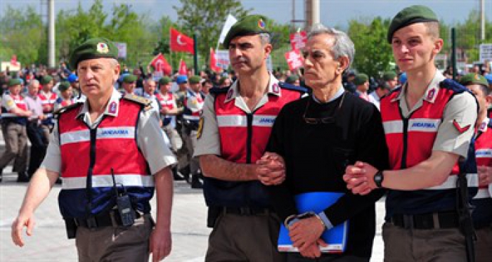 Şimdi darbeci olduğunu söylersem 'babası ihbar etti' derler