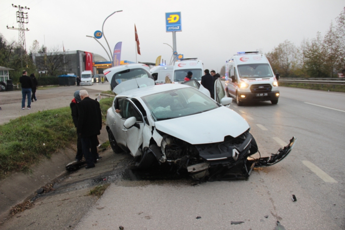 Sis nedeniyle meydana gelen kazada 1'i çocuk 5 kişi yaralandı