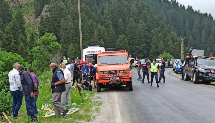 Son dakika:”Erzurum’da otomobil şarampole uçtu: 1 ölü, 3 yaralı