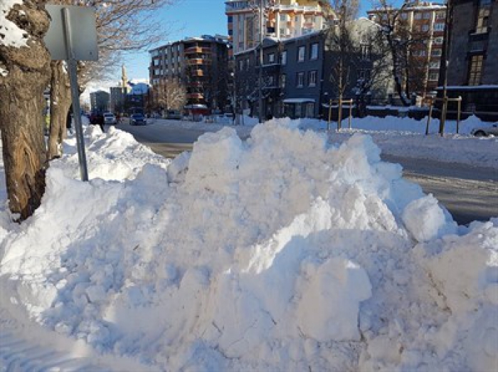 Sosyal medya da Erzurum kar altında