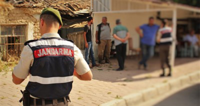 Sosyal medyadan PKK’yı övdü, jandarma yurdu bastı