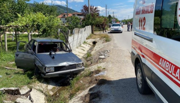 Su kanalına uçan otomobilde 3’ü çocuk 5 kişi yaralandı