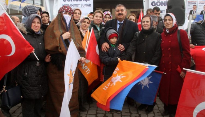 Sunar Palandöken’de sıkmadık el bırakmıyor