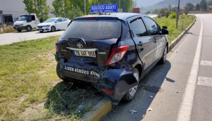 Sürücü adayı kaza yaptı: 5 Yaralı