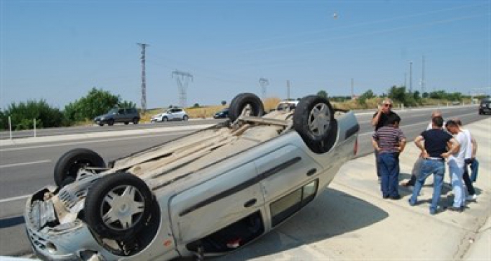 Taklalar atan araçtan sağ çıktılar