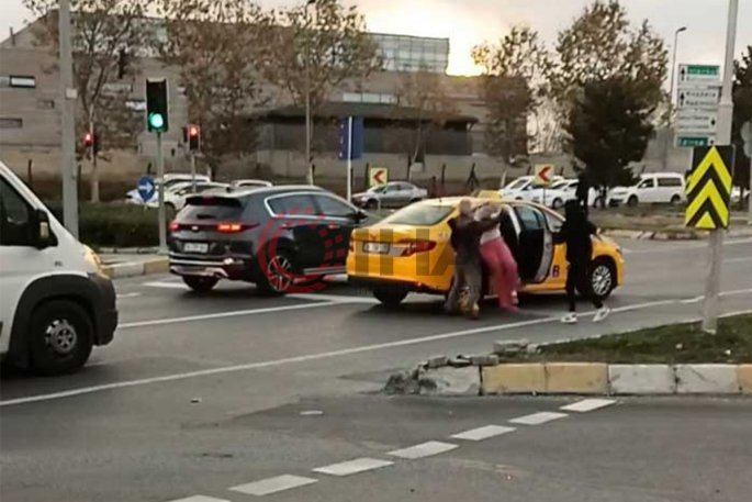 Taksici, müşterisi ile tartıştı, kadının saçını çekti, kafasına vurdu