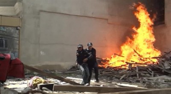 Taksim'de hareketli dakikalar! Polis böyle kurtardı