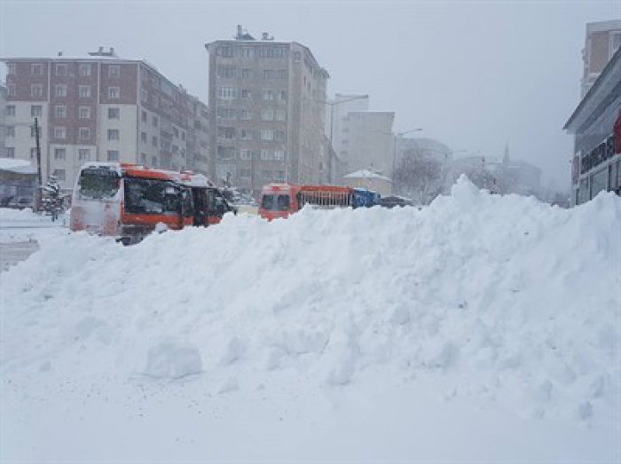 Tam 21 Şehirde Okullar Tatil Kar Doğuda Hayatı Felç Etti