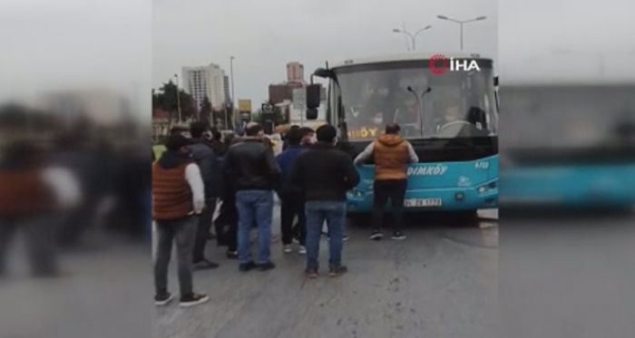 Tedbirler nedeniyle otobüse alınmayan vatandaşlar yolu kapattı