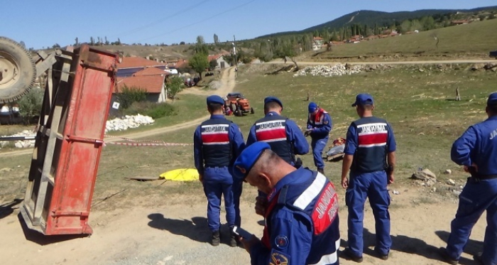 Trafik kazası: 2 ölü, 1 yaralı