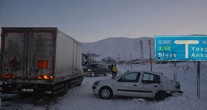 Trafik kazası: 3 yaralı!