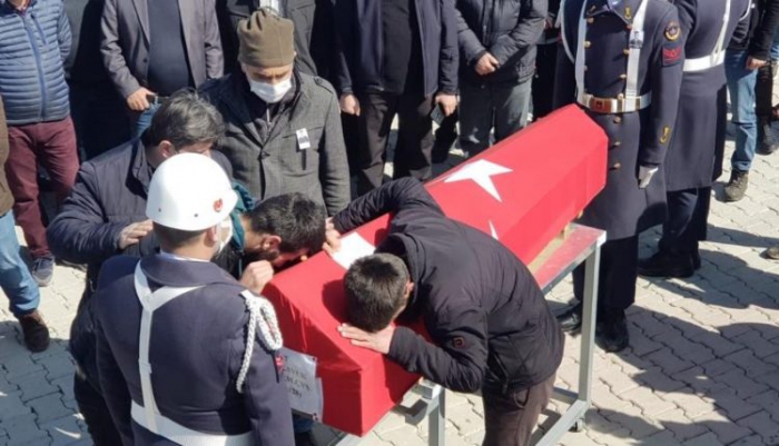 Trafik kazasında hayatını kaybeden Uzman Çavuş memleketi Erzurum’da son yolculuğuna uğurlandı