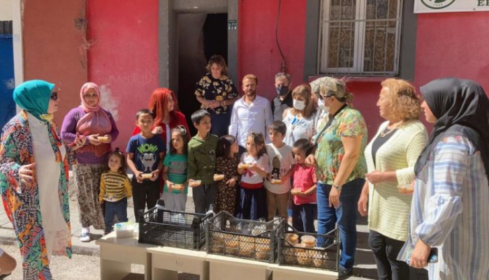 Türk Anneler Derneğinden Aşure dağıtımı