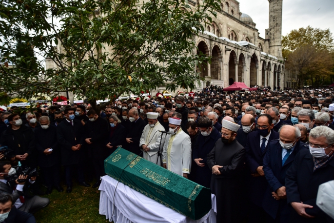 Usta şair Sezai Karakoç son yolculuğuna uğurlandı