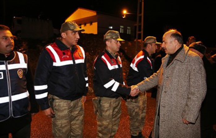 Vali Azizoğlu yeni yılı asker ve polislerle karşıladı