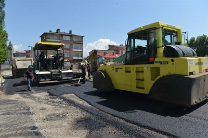 Yakutiye’den Yukarı Sanayi Mahallesi’ne 6 bin ton asfalt