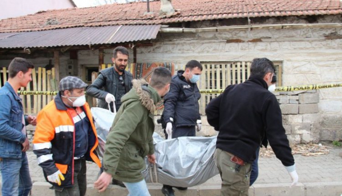 Yaşlı adam evinde yanmış olarak ölü bulundu