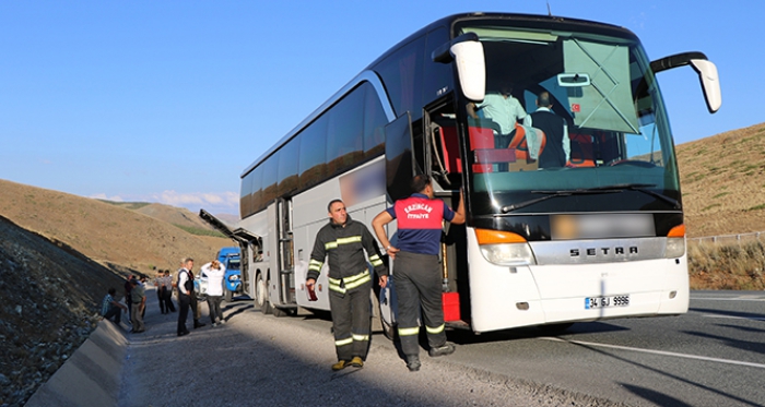 Yolcu otobüsü yandı, faciadan dönüldü