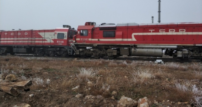 Yolcu treni ile yük treni çarpıştı: 14 yaralı