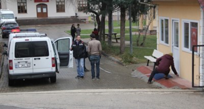 Yurtta kalan kızını pompalı tüfekle kaçıran anne yakalandı